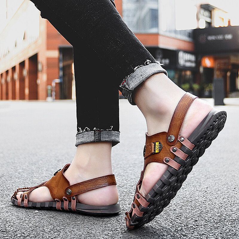 Heren Casual Zachte Microvezel Metalen Decoratie Slip On Outdoor Sandalen