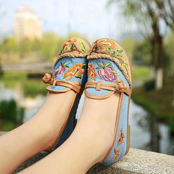 Chinese Bloem Geborduurde Retro Slip Op Platte Schoenen Met Ronde Neus Voor Dames