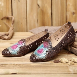 Dames Retro Reliëf Delicate Pioen Hollow Bloemenpatroon Echt Leer Platte Elegante Loafer