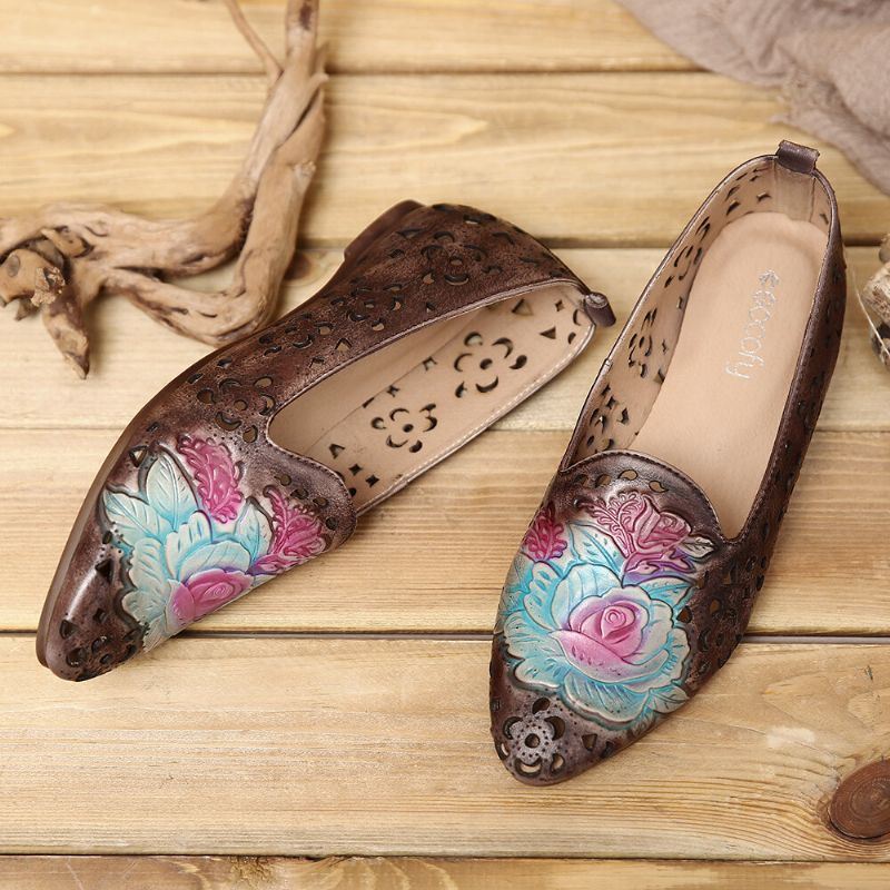 Dames Retro Reliëf Delicate Pioen Hollow Bloemenpatroon Echt Leer Platte Elegante Loafer