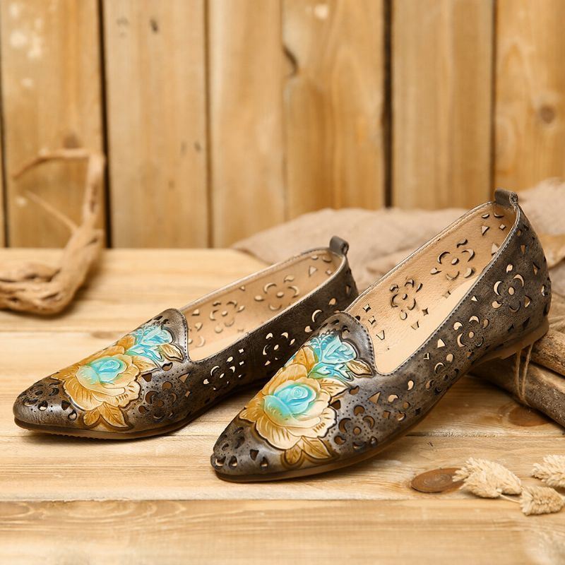 Dames Retro Reliëf Delicate Pioen Hollow Bloemenpatroon Echt Leer Platte Elegante Loafer