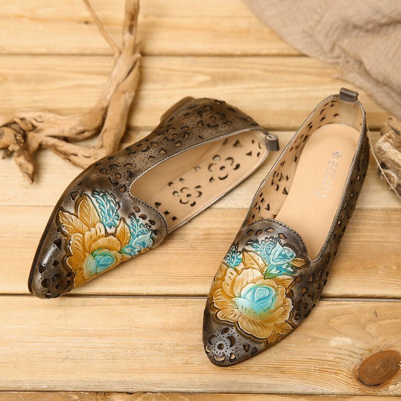 Dames Retro Reliëf Delicate Pioen Hollow Bloemenpatroon Echt Leer Platte Elegante Loafer