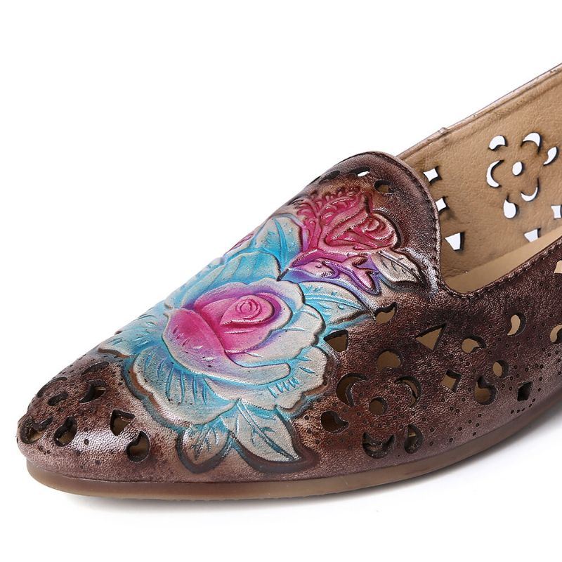 Dames Retro Reliëf Delicate Pioen Hollow Bloemenpatroon Echt Leer Platte Elegante Loafer